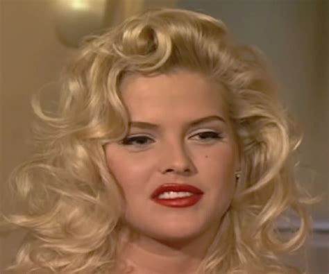 Anna Nicole Smith: Biography, Pin